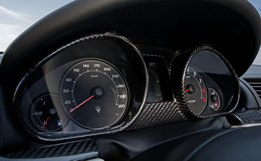  Maserati GranCabrio Sport 2011 года  (фото 87 из 107)
